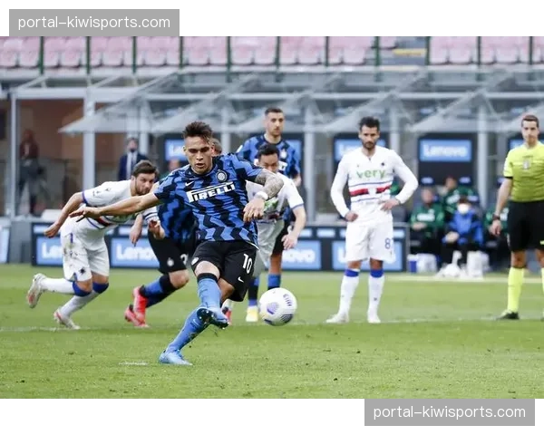 科莫五后卫筑墙战术解析 零封国米展现极致防守纪律